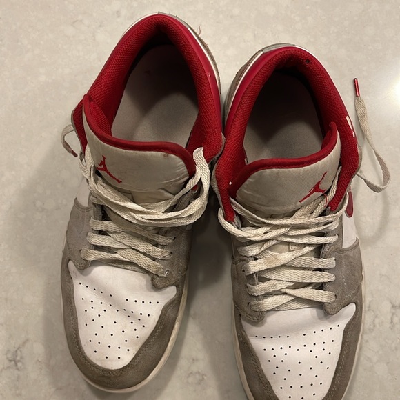 Low top Air Jordans - Picture 8 of 9